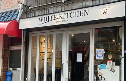 WHITE_KITCHEN
