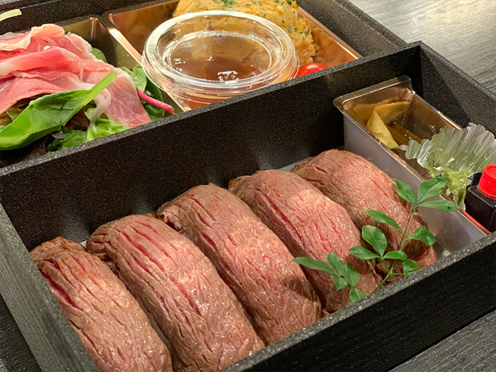 特製神戸ビーフ炙り寿司弁当